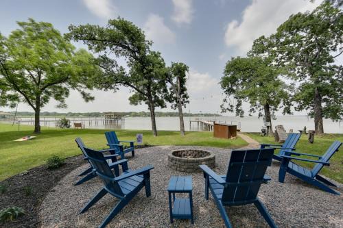 Seven Points House | Waterfront Cedar Creek Lake Gem: Near Marina!