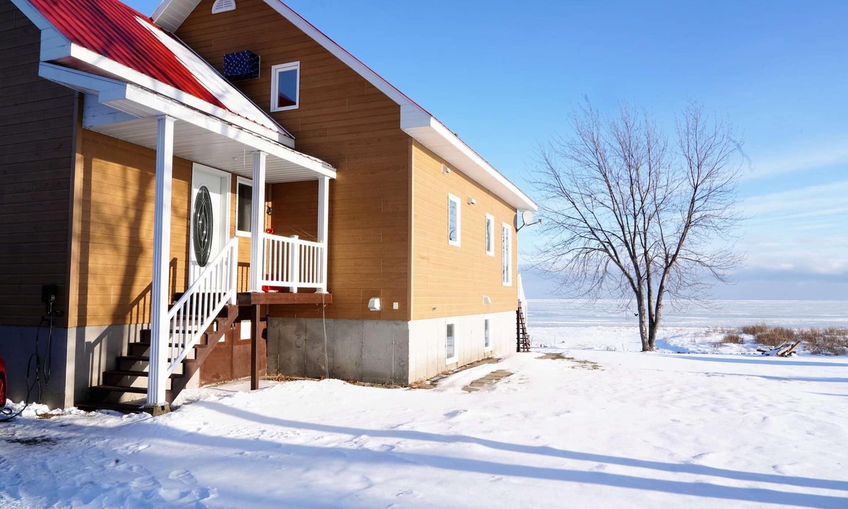 St. Felicien Ski Chalet | Waterfront chalet | Le Grand Héron-Bleu
