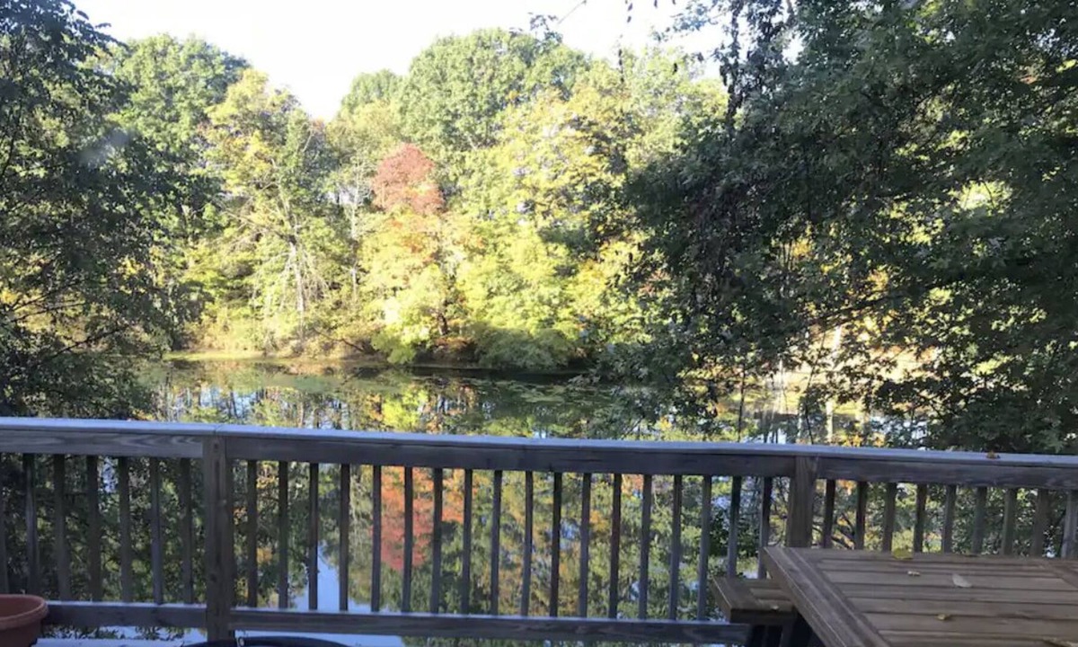 Mount Marion House | Waterfront Charming Cottage