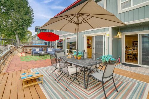 Upper Lake House | Waterfront Clear Lake Home with Game Room and Deck!