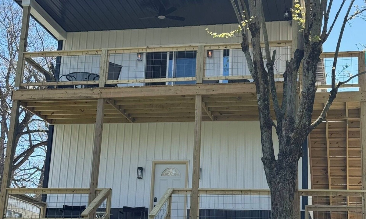 Buffalo Condo | Waterfront Condo Fit for a King