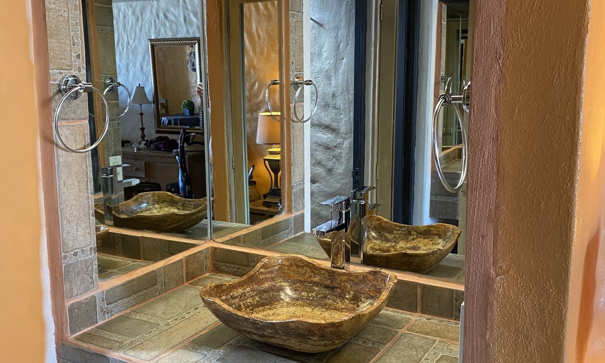 Centro Condo | Waterfront condo on the marina