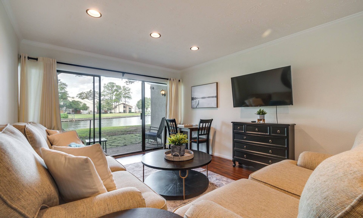 Walden on Lake Conroe Condo | Waterfront Condo on Lake Conroe w/Boat Launch!
