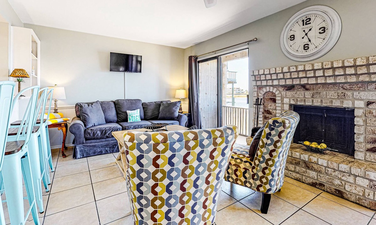 Corpus Christi Condo | Waterfront Condo w/ Shared Boat Slip & Dock - Only Minutes from the Beach