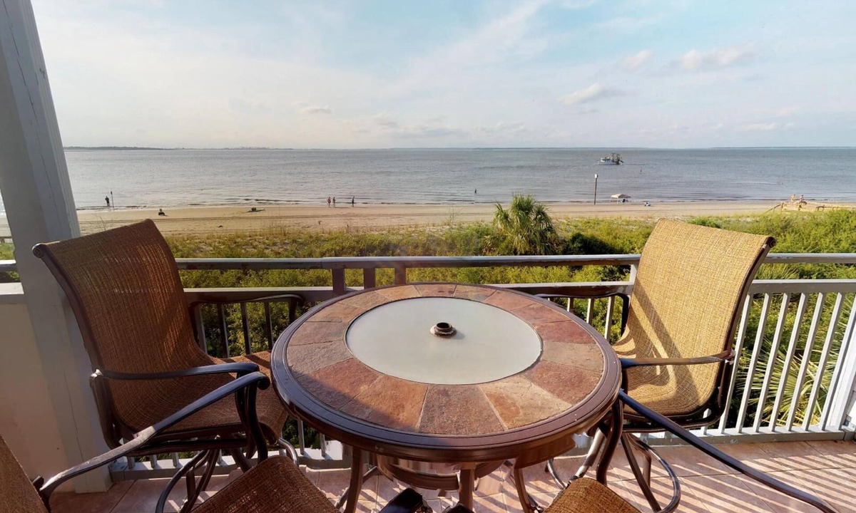 Tybee Island Condo | Waterfront condo w. resort amenities + unbeatable views!