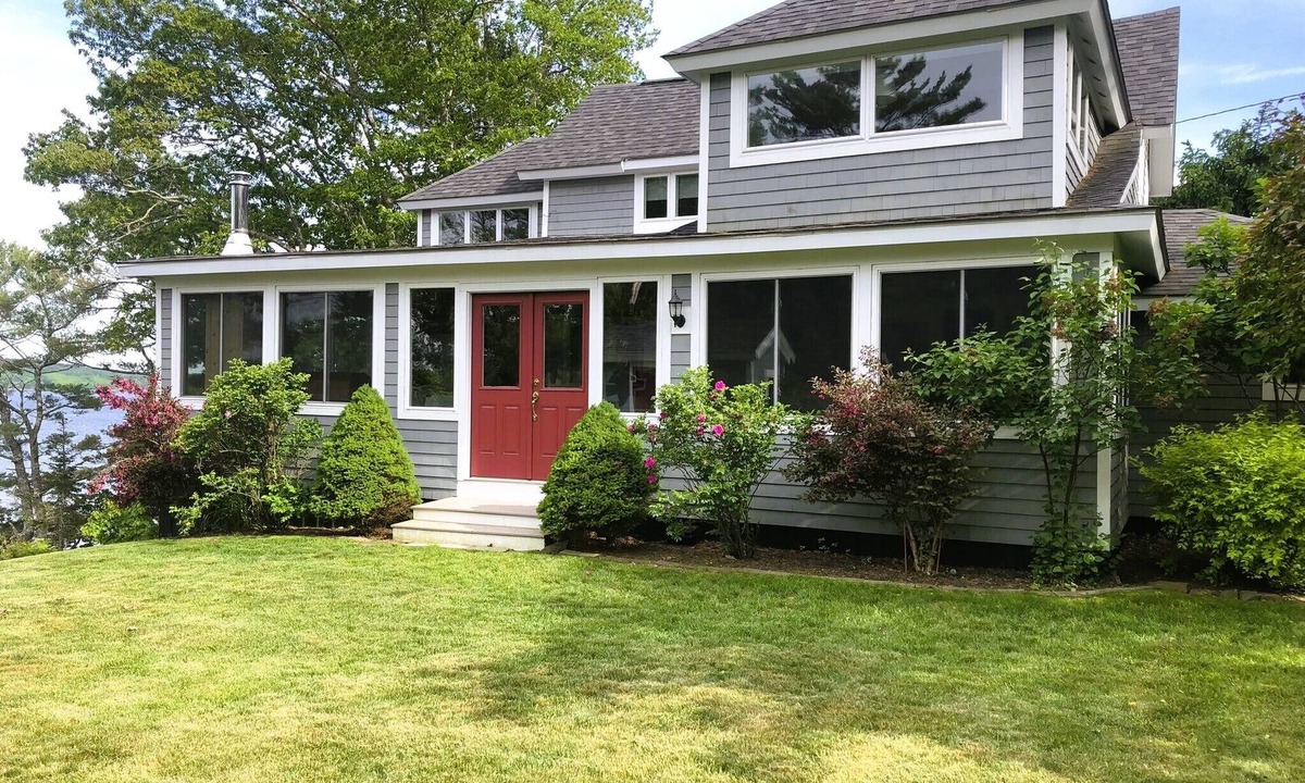 Stockton Springs House | Waterfront Cottage with Beach Access – Sleeps 6 & Pet Friendly!