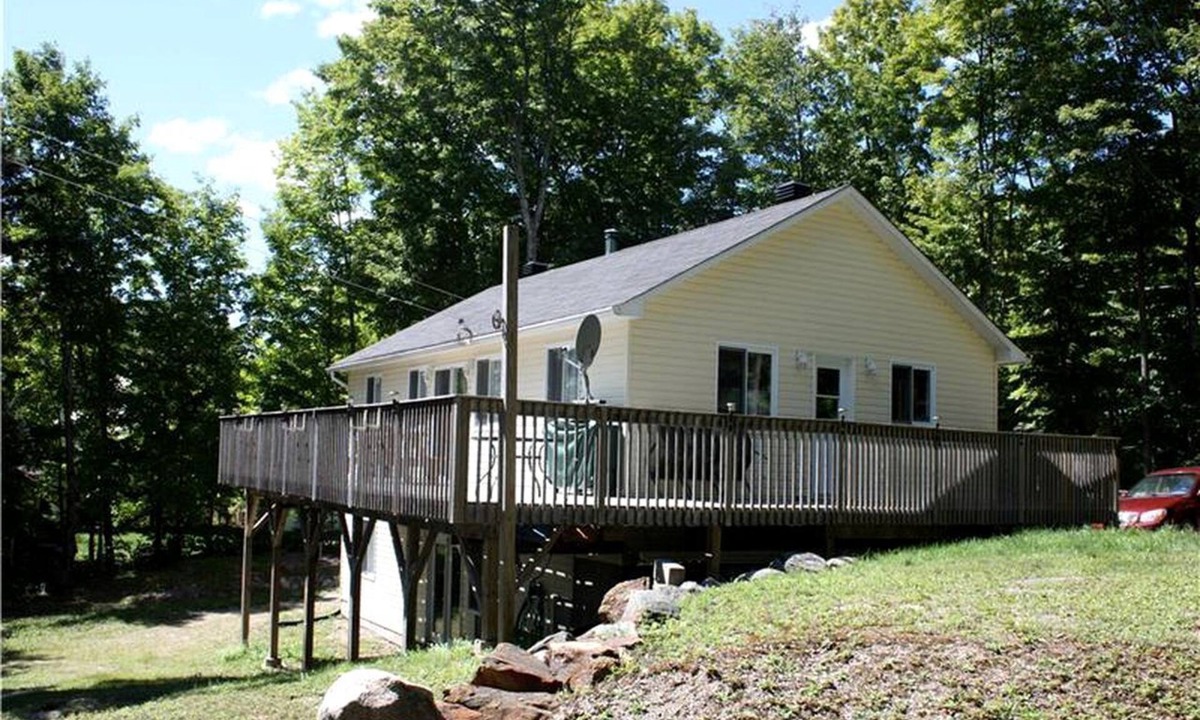 North Frontenac Cottage | Waterfront Cottage Rental with in North Frontenac, Ontario, Canada