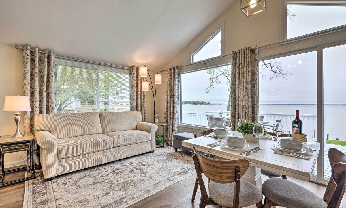 Colonial Beach Cottage | Waterfront Cottage w/Private Beach + Deck!