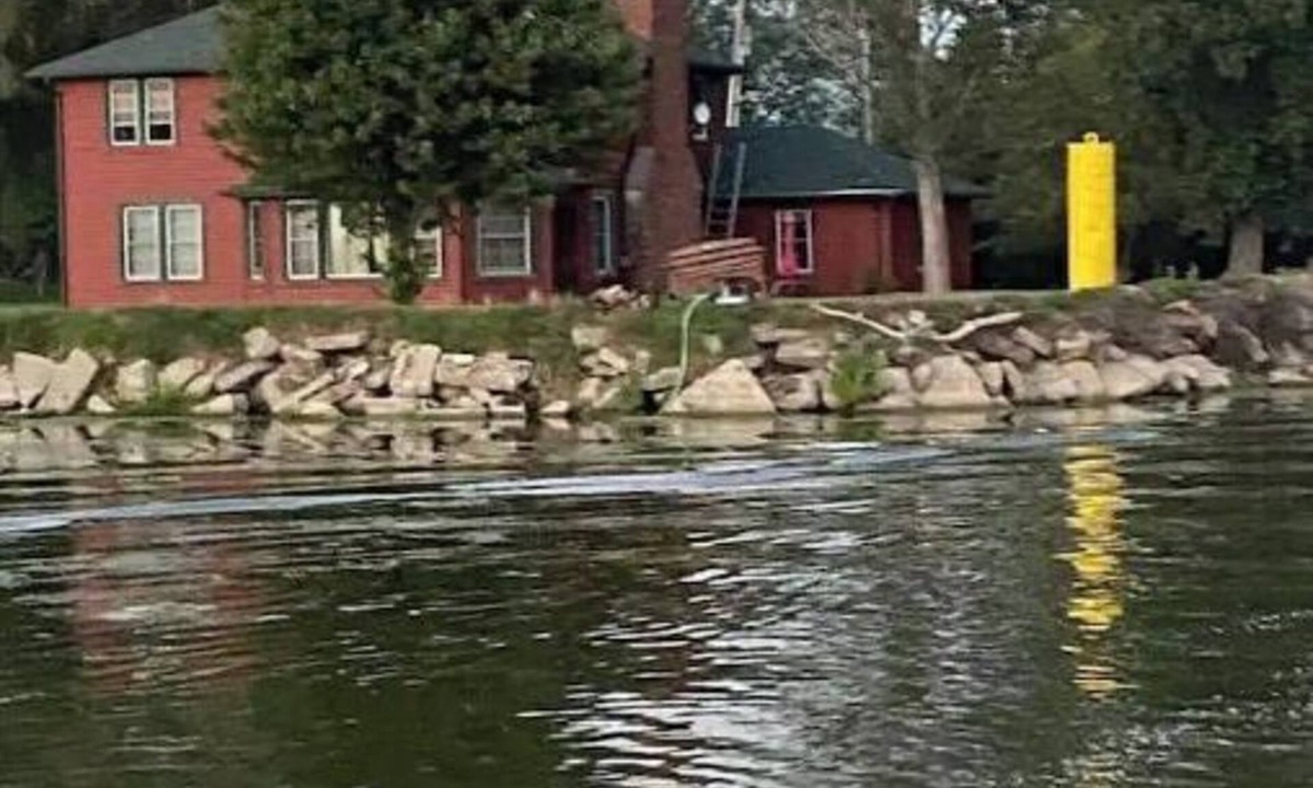 Stoney Point Cabin | Waterfront Cottage with Large Property