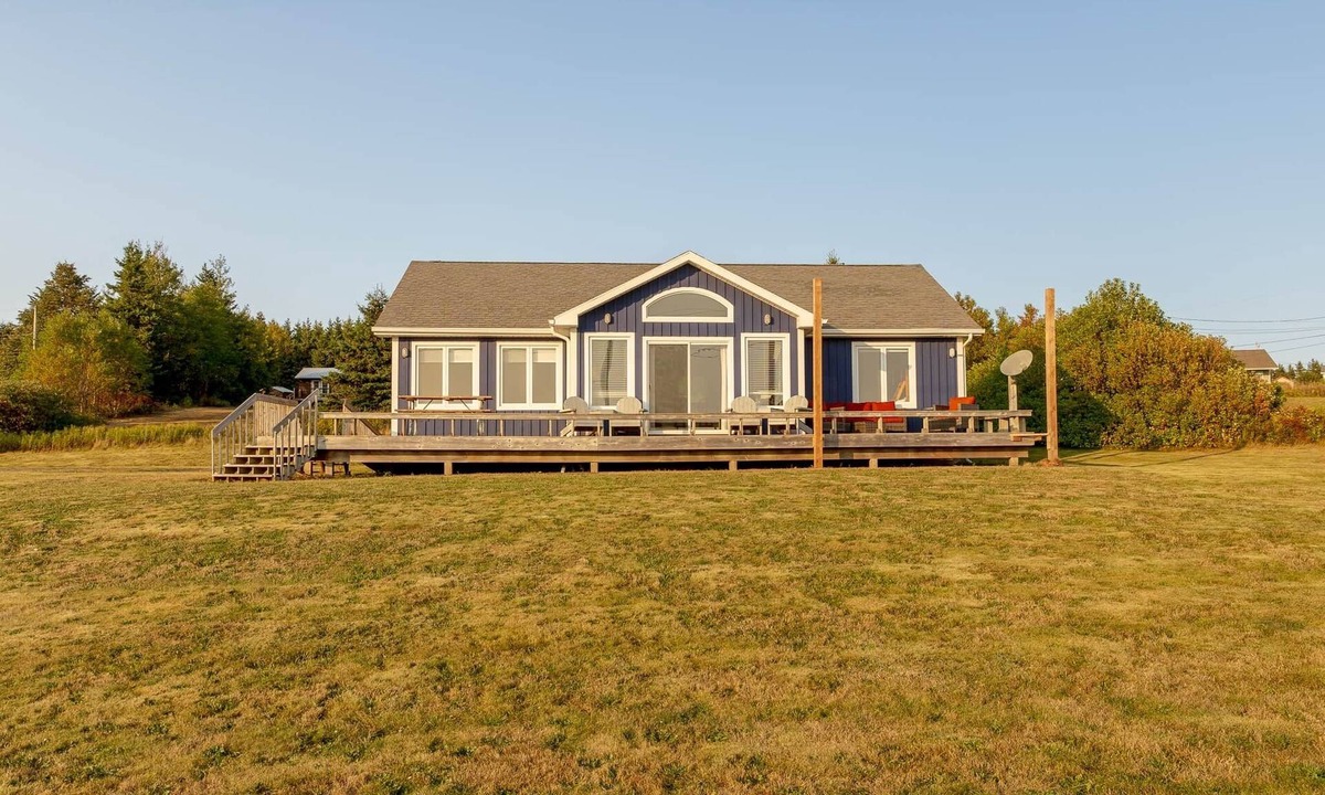 Bayview House | Waterfront Cottage in Stanley Bridge—Bay Views, Sleeps 8, Near Cavendish