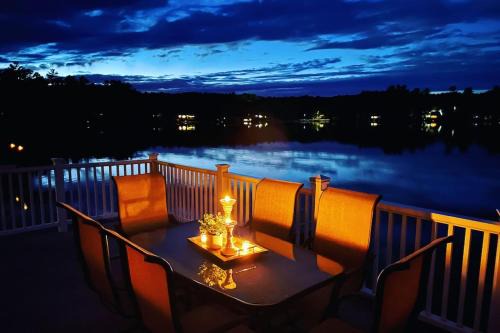 Sunapee House | Waterfront Cottage and Ski Getaway!