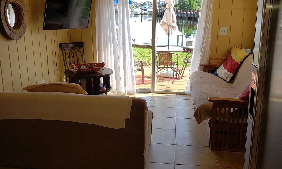 Seaford Cottage | Waterfront Cottage cute and cozy