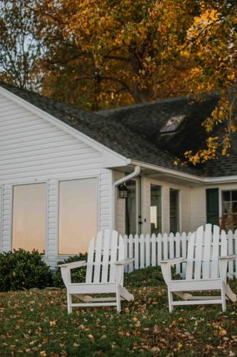 Dutton House | Waterfront Cottage Getaway Views, Kayaks, Fire Pit
