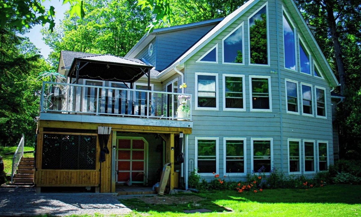 Bobcaygeon Cottage | Waterfront Cottage hottub 7BR Paradise Palace