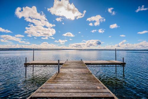Colpoys Bay House | Waterfront Cottage - Incredible View and Hot Tub