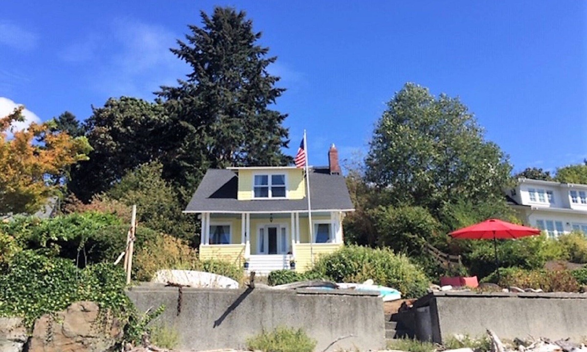 Vashon Island House | Waterfront Cottage on Burton Beach, Vashon Island