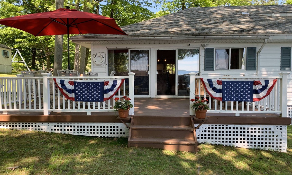 Grenell Cottage | Waterfront cottage on Grenell Island