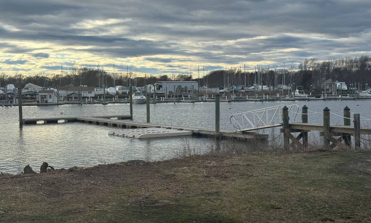 Warwick Cottage | Waterfront cottage on Warwick Cove.