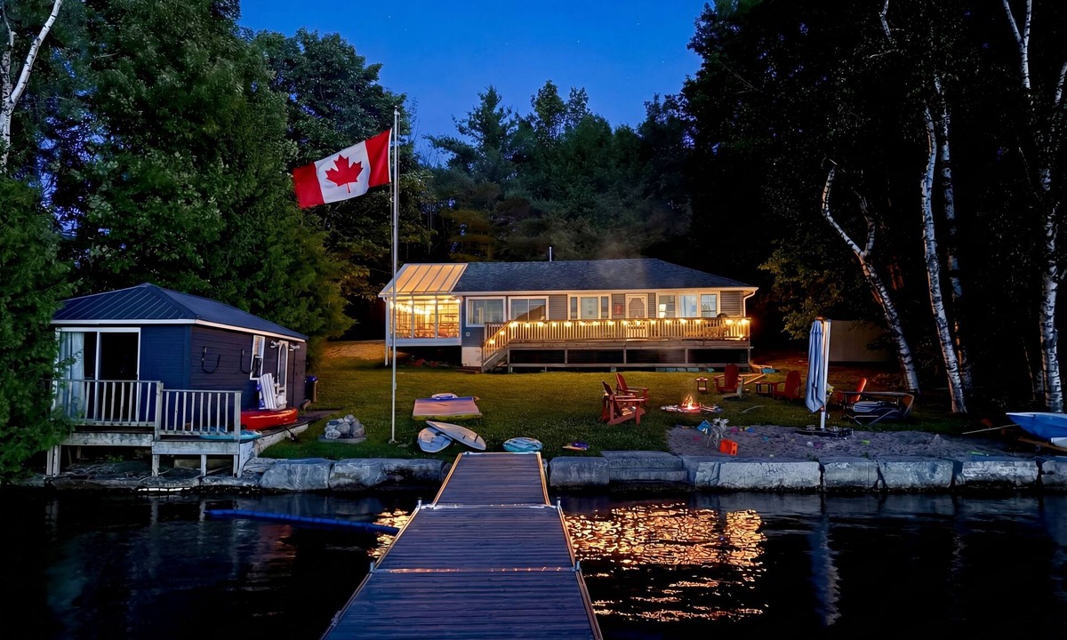 Selwyn Cottage | Waterfront Cottage | Private Dock, Canoes & SUPs