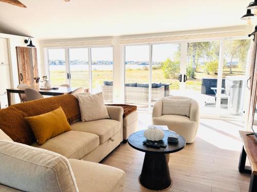 Pointe-du-Chene Ski Chalet | Waterfront Cottage 'The Dream' with Private Hot Tub