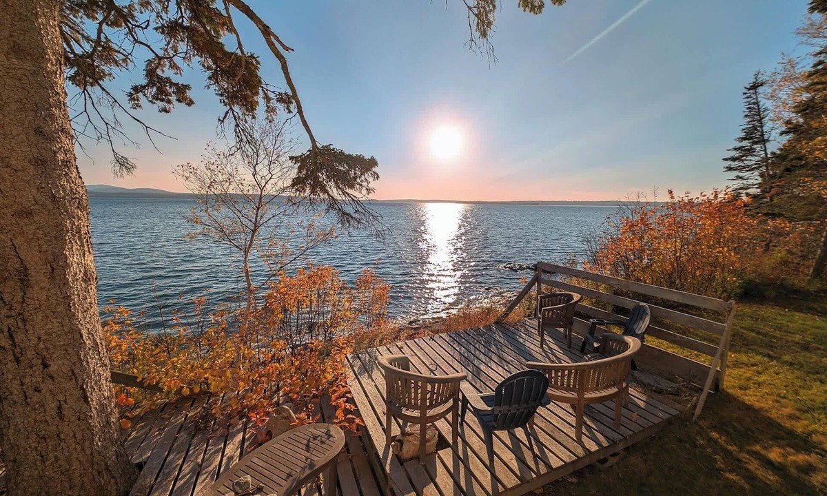 Hancock Point House | Waterfront Cottage w/Private Beach & Stunning Views