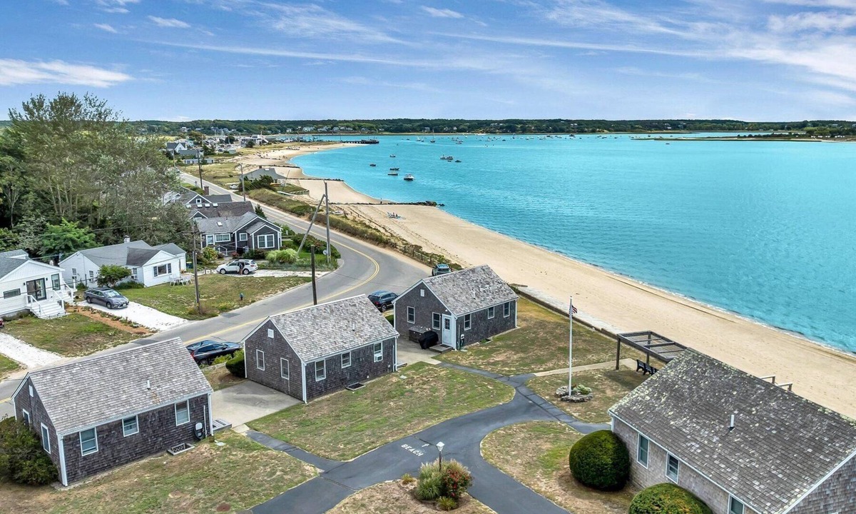 Wellfleet Cottage | Waterfront Cottage With Private Beach! (2052)