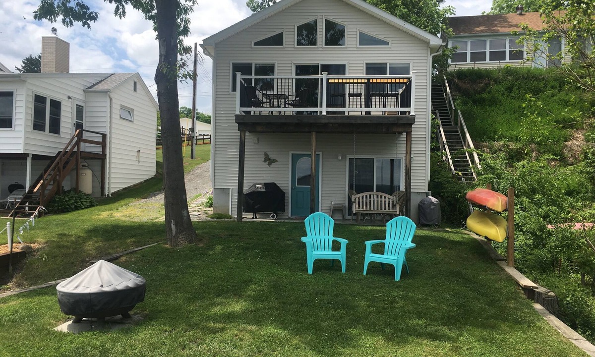 Town of Milo Cottage | Waterfront Cottage with Dock & Boat Lift