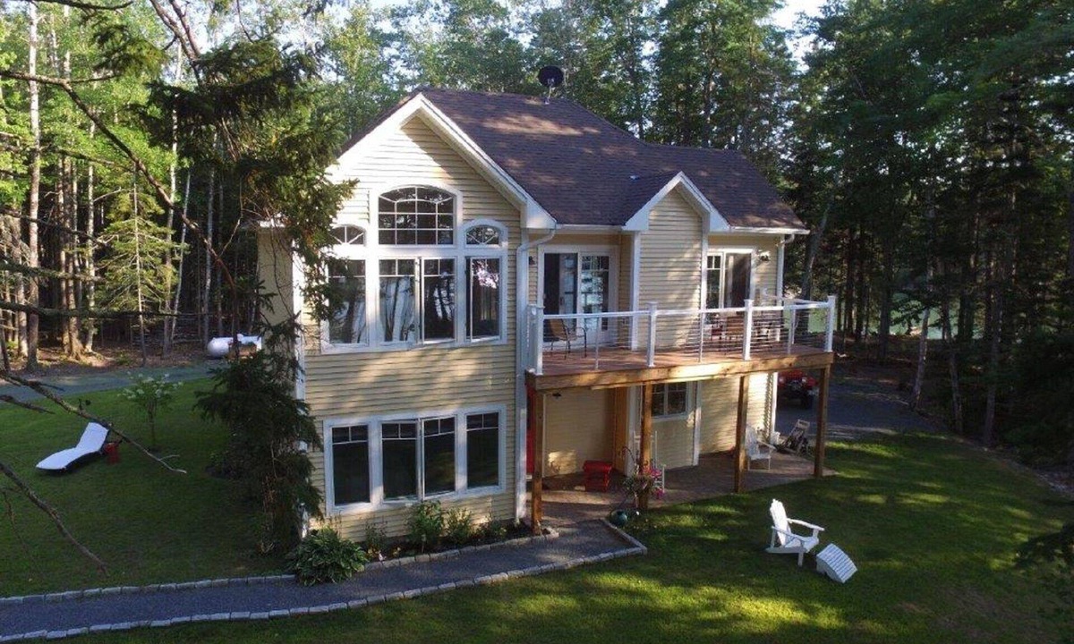 Lamoine Cottage | Waterfront Cottage with gorgeous sunset view