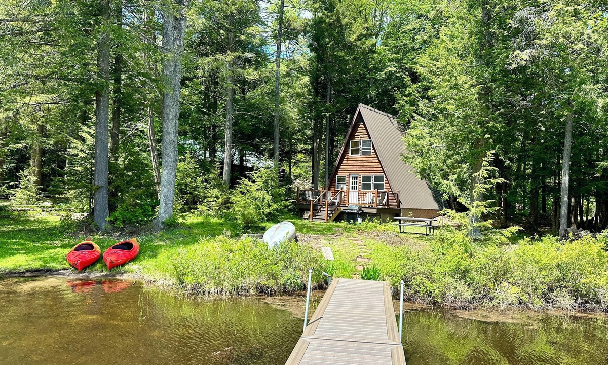 Stratford Cabin | Waterfront -Cozy Camp Triangle