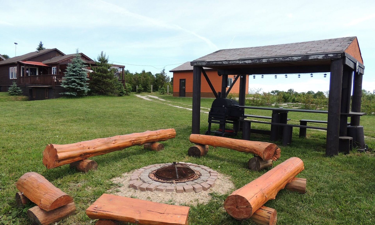 Glen Huron Cottage | Waterfront cozy cottage on private trout lake