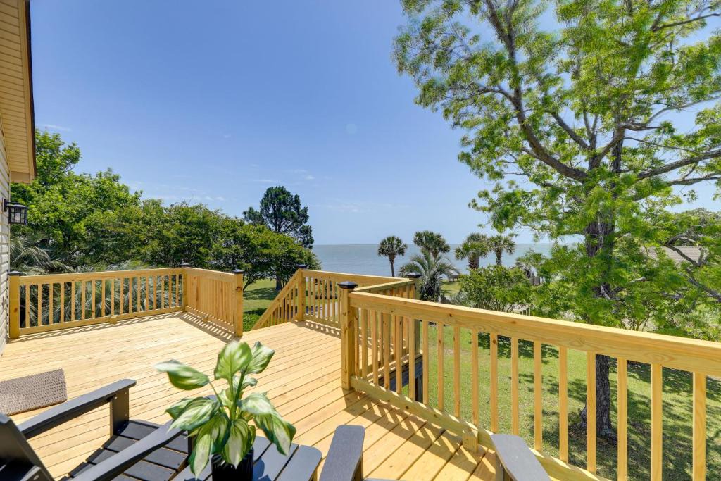 Marshallberg House | Waterfront Crystal Coast Vacation Rental with Deck!