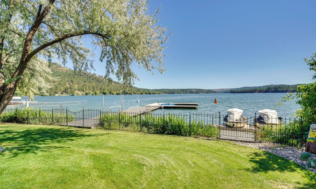 Tumtum Cabin | Waterfront Deck w/Fire Pit: Lake Spokane Gem!