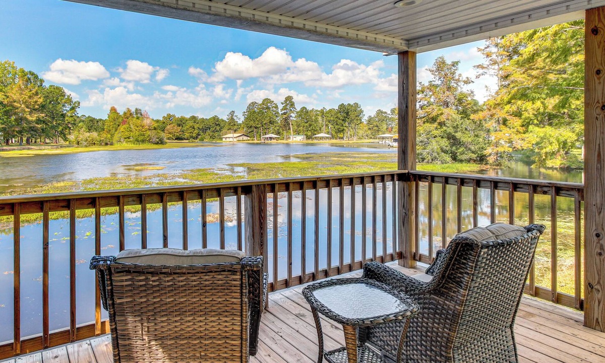Andalusia House | Waterfront Deck! Couple’s Retreat on Point A Lake