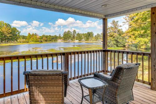 Andalusia House | Waterfront Deck! Couples Retreat on Point A Lake