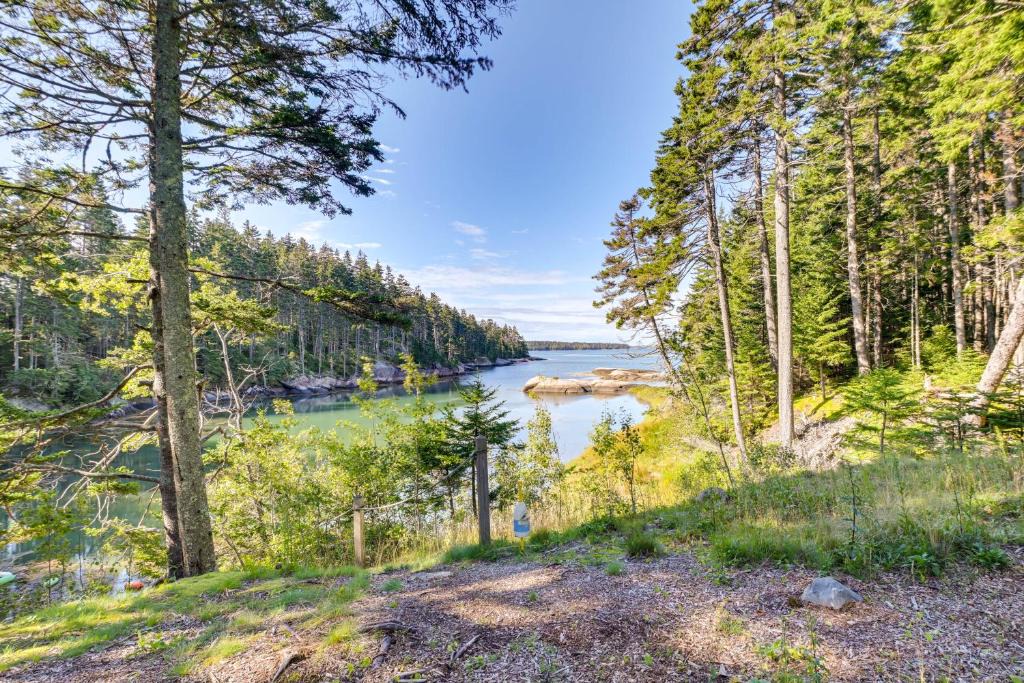 Deer Isle House | Waterfront Deer Isle Retreat with Fire Pit!