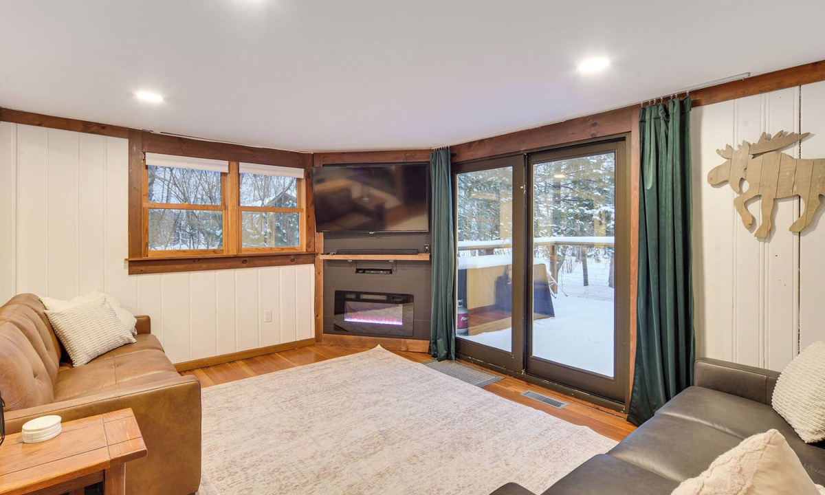 Duluth Cabin | Waterfront Duluth Cabin w/Deck & River View!