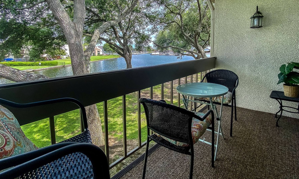 Walden on Lake Conroe Condo | WATERFRONT - Emerald Lake House on Lake Conroe - Weekly and Monthly Discounts