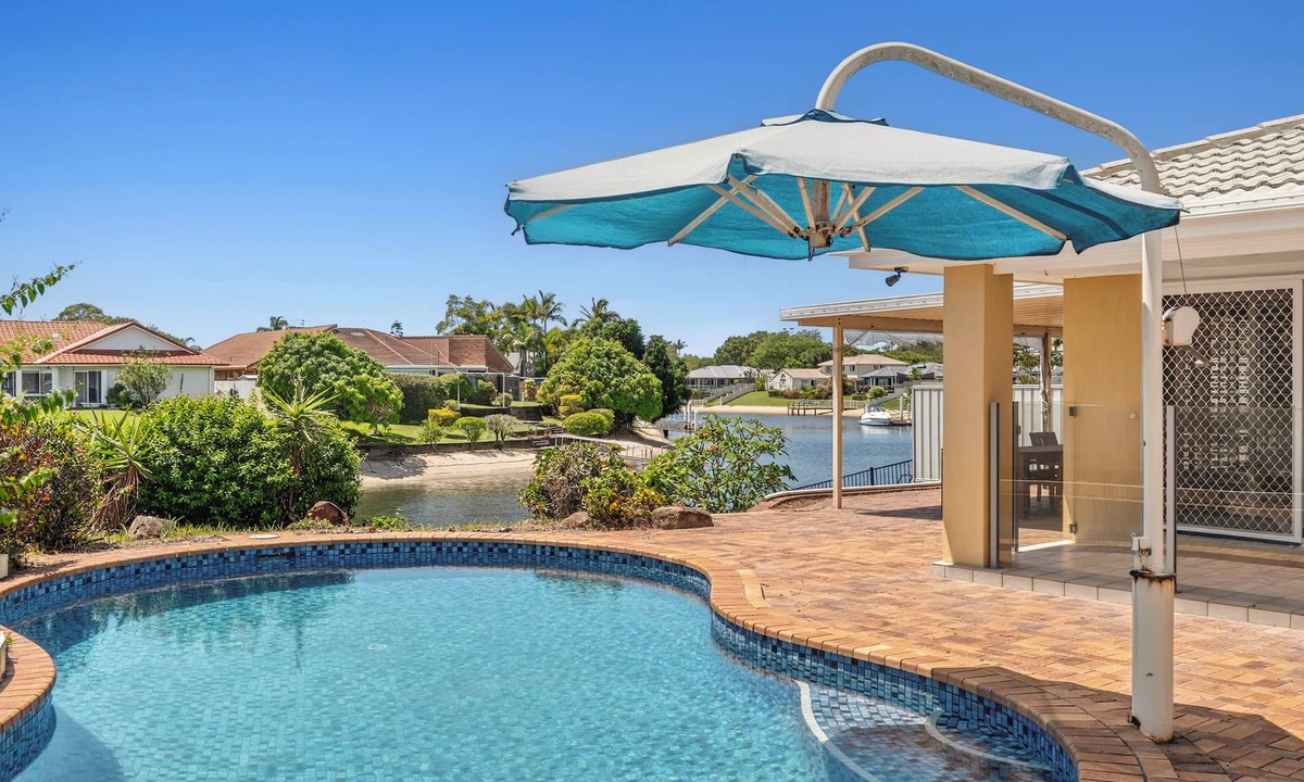 Mermaid Waters House | Waterfront Entertainers Dream
