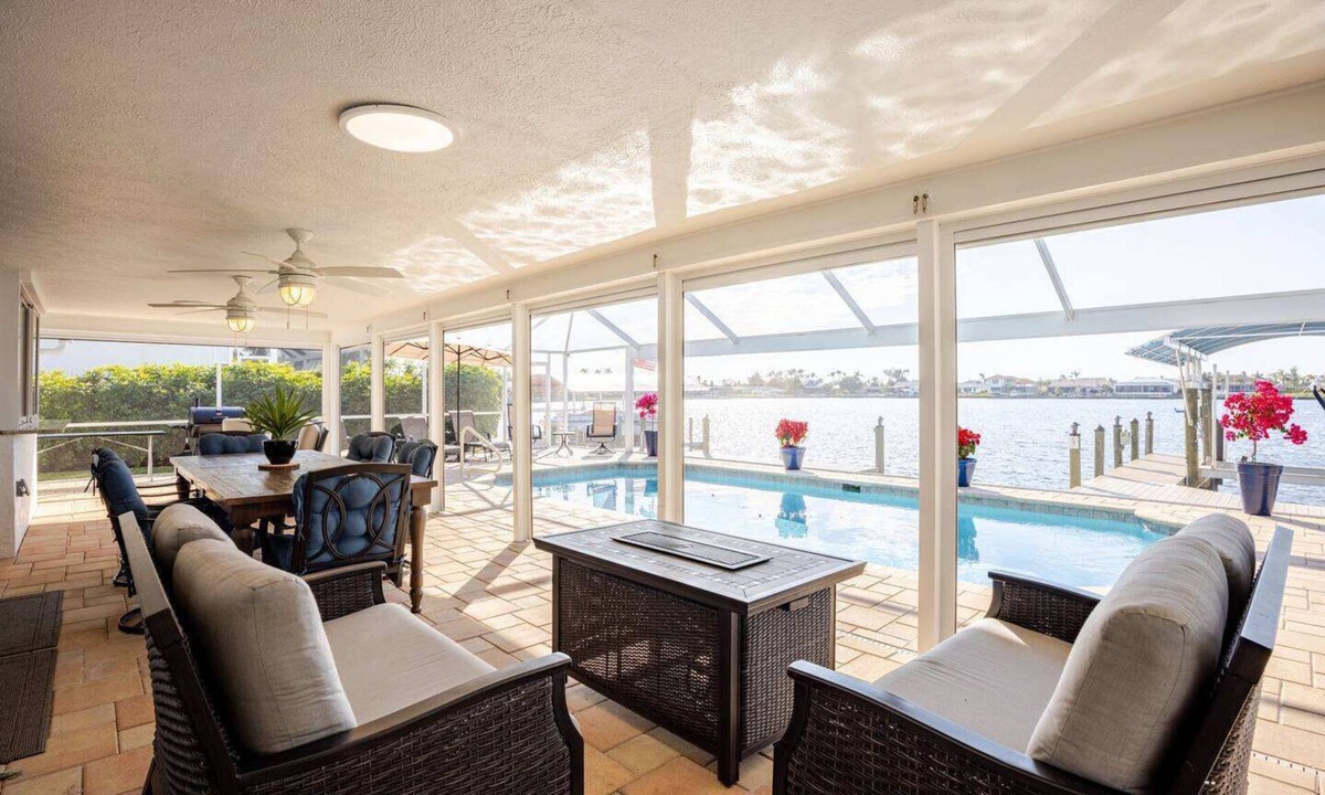 Eight Lakes House | Waterfront Escape Luxurious Stay