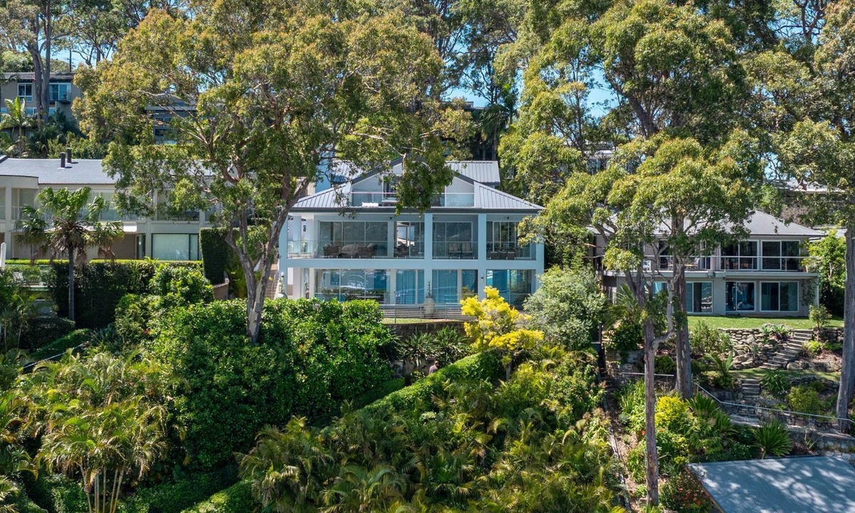 Newport House | Waterfront Escape, Newport IH Luxe