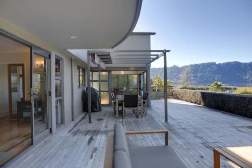 Lake Okareka House | Waterfront Escape