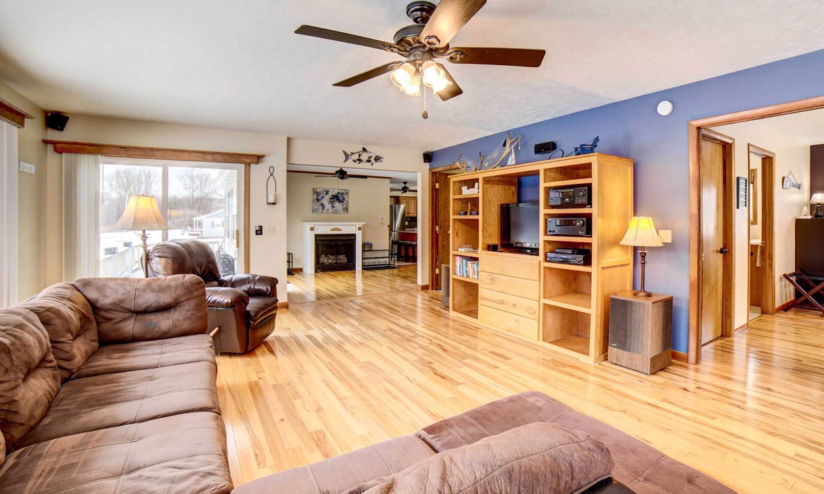Paris Cottage | Waterfront Evart House on Chippewa Lake Channel