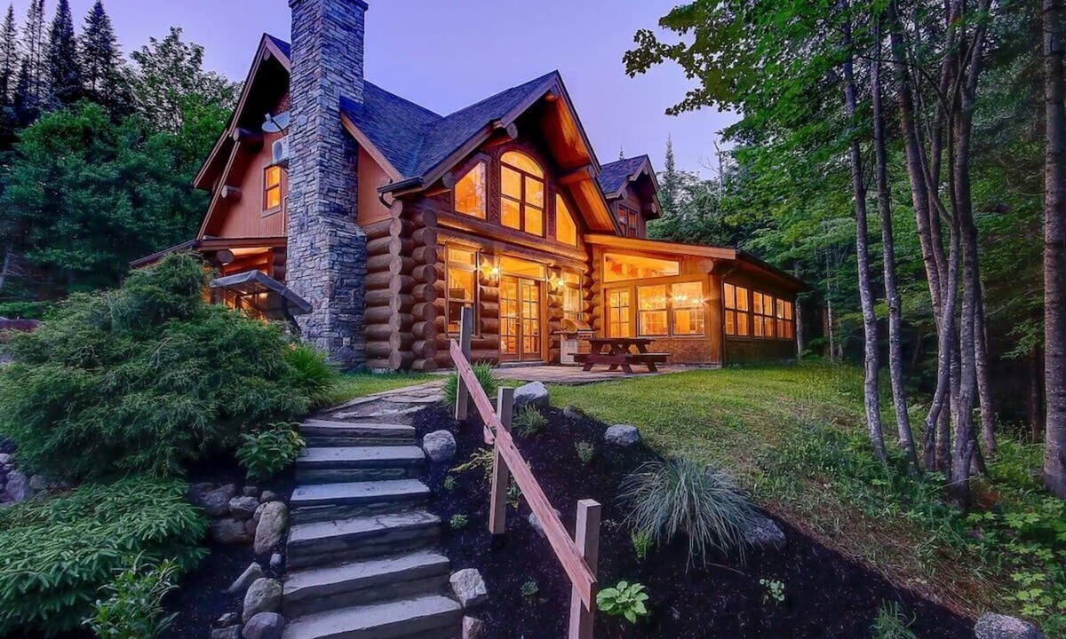 Fiddler Lake Resort Ski Chalet | Waterfront - Family, Pool & Spa