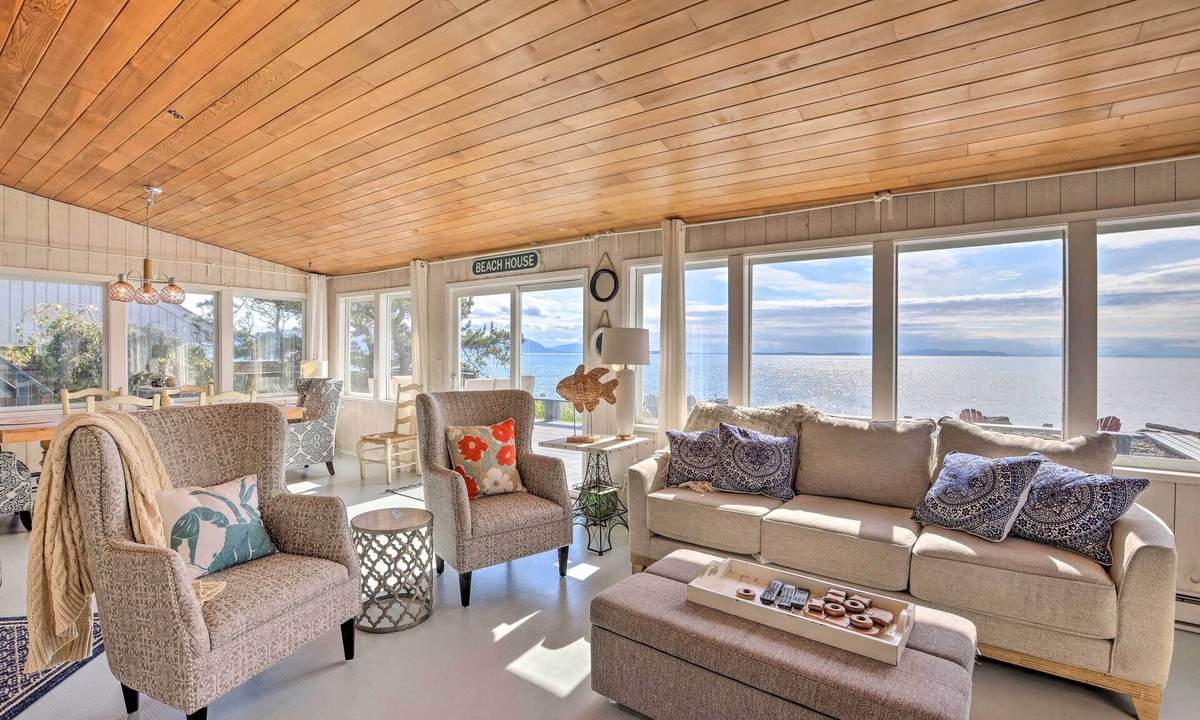 Ferndale Cottage | Waterfront Ferndale Home: Deck + Beach Access