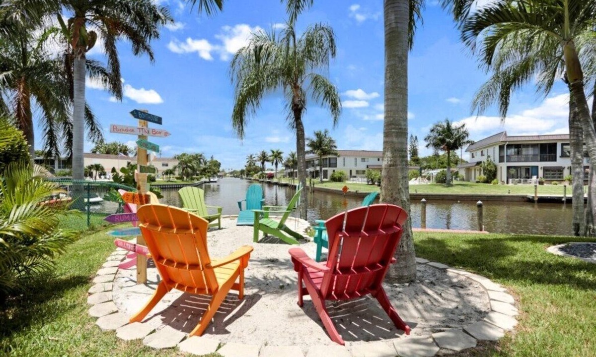 Yacht Club House | Waterfront Fun, Perfect for Everyone