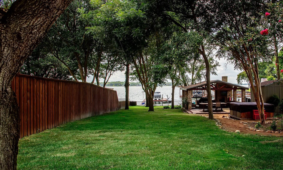 Enchanted Oaks House | Waterfront-Game Room-Zip Line-Hot Tub & Pets!