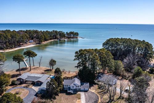 Reedville House | Waterfront Gem with Deck and Views on Chesapeake Bay!