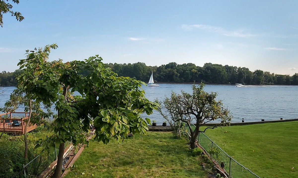 Bristol Apartment | Waterfront Getaway #2, Historic Bristol.