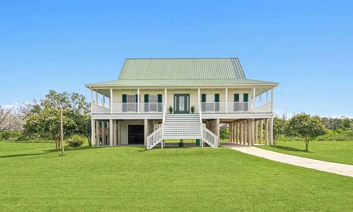 Lafitte House | Waterfront Getaway Balcony + Bayou Views