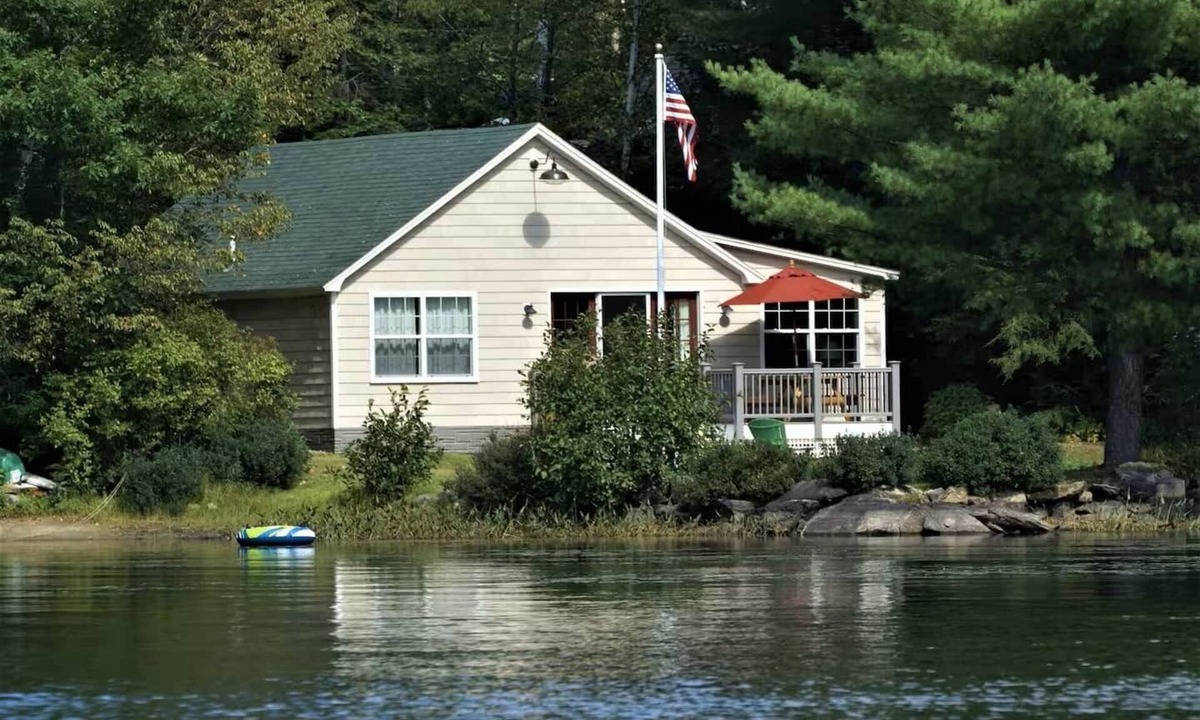 Georges Mills House | Waterfront Getaway | Dog-Friendly + Peaceful Setting